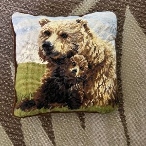 Needle point Bear Grizzly Pillow Brown Velvet Removable Cabin 9" Nature READ
